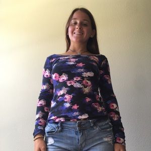 Floral long sleeved tight shirt